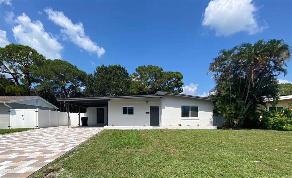 317 89th Ave NE in St. Petersburg, FL - Building Photo