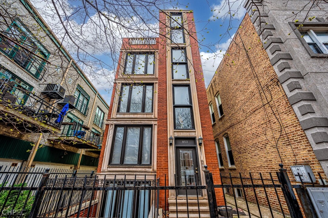 852 N Paulina St in Chicago, IL - Building Photo