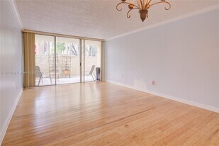 10835 SW 112th Ave in Miami, FL - Building Photo