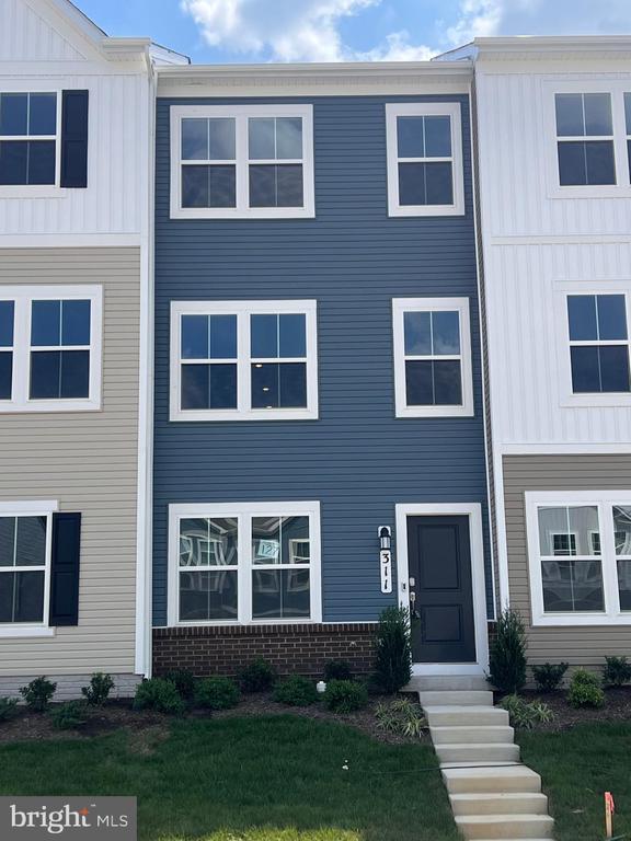 311 Sandy Btm Cir in Ranson, WV - Building Photo - Building Photo
