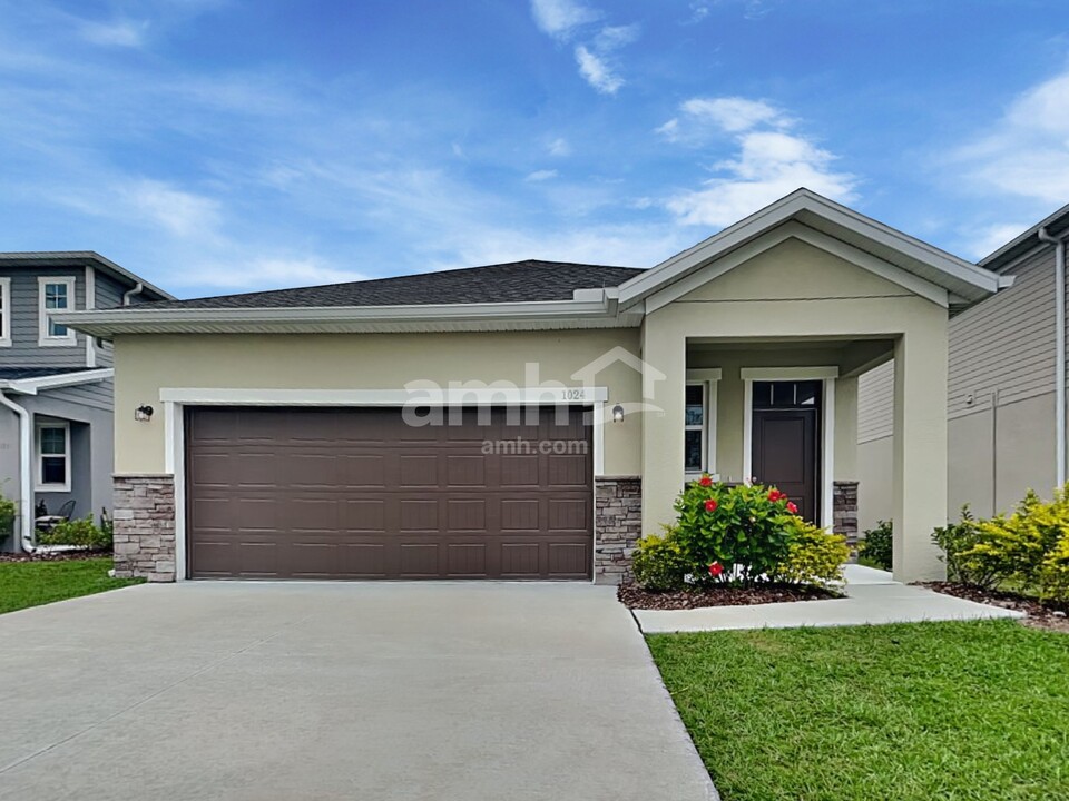 1024 Island Pond Dr in Plant City, FL - Building Photo