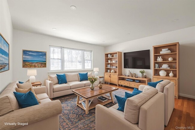 153 Vernon Valley Rd in East Northport, NY - Building Photo - Building Photo