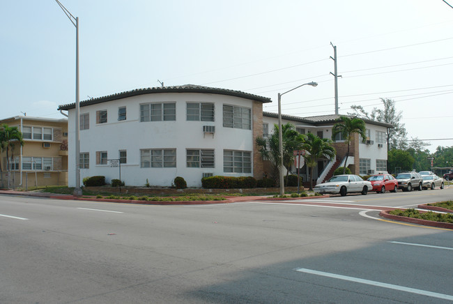 Kent House in Miami Beach, FL - Building Photo - Building Photo