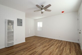 169-169 1/2 E 67th St in Long Beach, CA - Building Photo - Building Photo