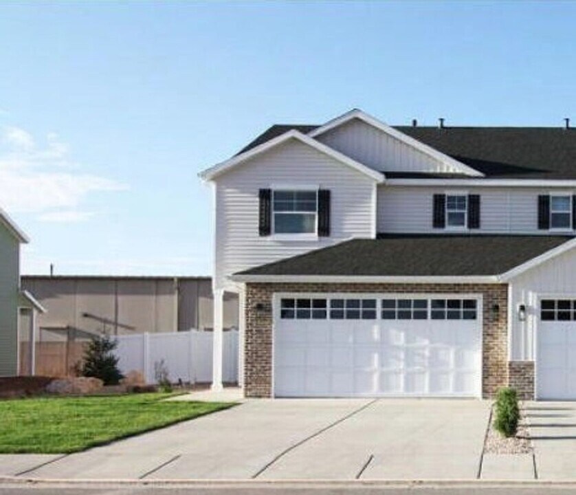 2694 W 220 N in Cedar City, UT - Building Photo