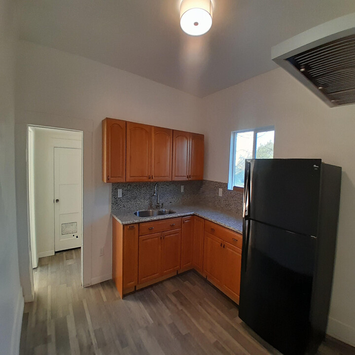635 W 53rd St, Unit 1 in Los Angeles, CA - Foto de edificio