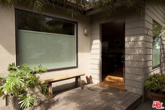 737 Broadway St in Los Angeles, CA - Building Photo - Building Photo