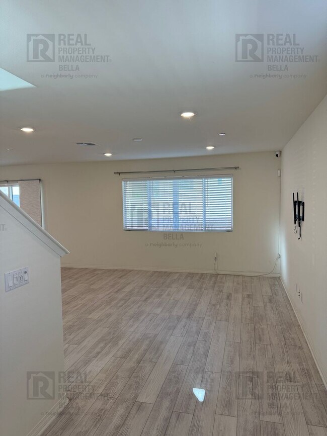 29555 Copper Hill Ct in Winchester, CA - Building Photo - Building Photo