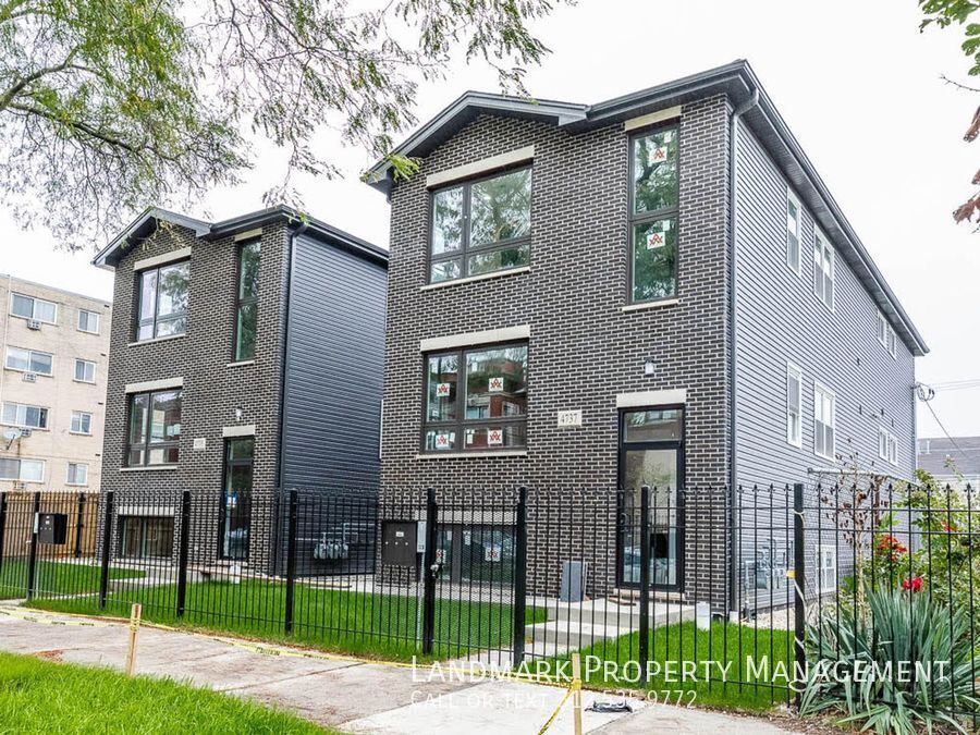 4737 S Michigan Ave in Chicago, IL - Building Photo