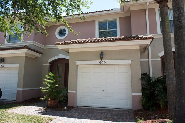 property at 909 Seminole Palms Dr