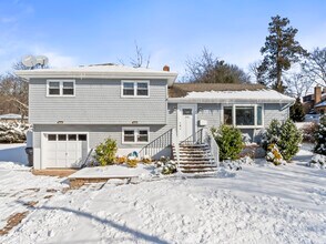 446 Roedel Plz in Paramus, NJ - Foto de edificio - Building Photo
