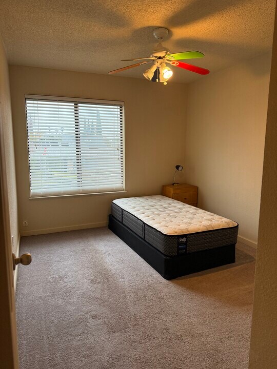 7435 Patero Cir in Sacramento, CA - Foto de edificio