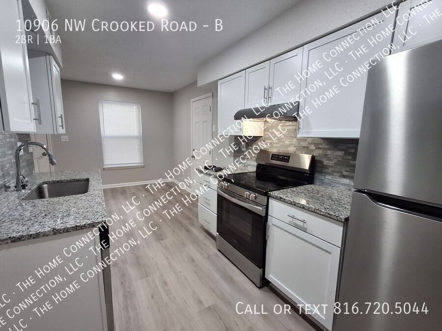 10906 NW Crooked Rd in Kansas City, MO - Building Photo