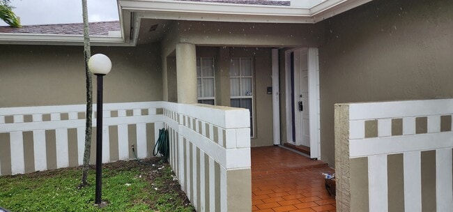 4725 SW 143rd Ave in Miami, FL - Building Photo - Building Photo