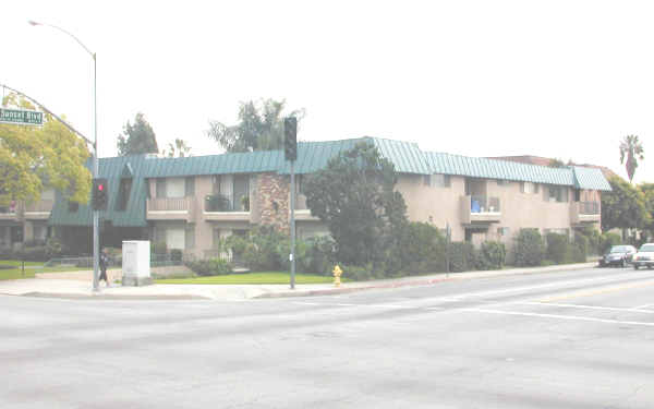 Sutton Terrace in Arcadia, CA - Building Photo