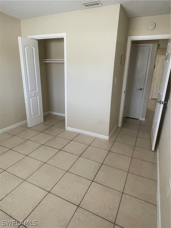 3325 Airport-Pulling Rd in Naples, FL - Foto de edificio - Building Photo