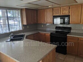 819 N College Ave in Tempe, AZ - Foto de edificio - Building Photo