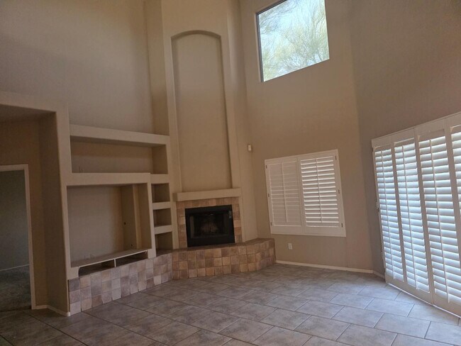 16450 E Ave of the Fountains in Fountain Hills, AZ - Foto de edificio - Building Photo