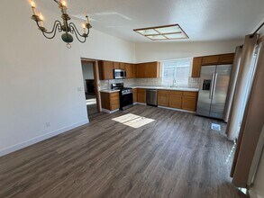 1246 Flora Glen Dr in Sparks, NV - Building Photo - Building Photo