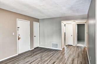 Continental Terrace in Bloomington, IN - Foto de edificio - Building Photo