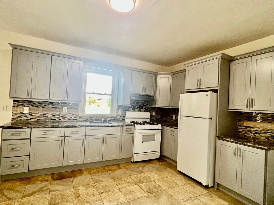 1691 North Ave in Bridgeport, CT - Building Photo