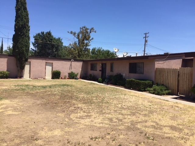 2107 E Avenue Q6 in Palmdale, CA - Foto de edificio - Building Photo