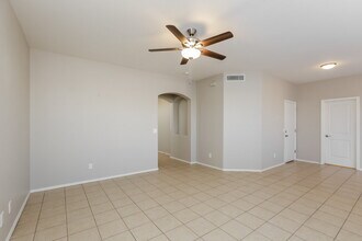 6046 W Illini St in Phoenix, AZ - Building Photo - Building Photo