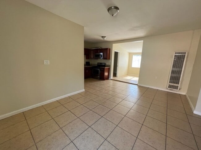 6951 Garden Dr in San Bernardino, CA - Foto de edificio - Building Photo