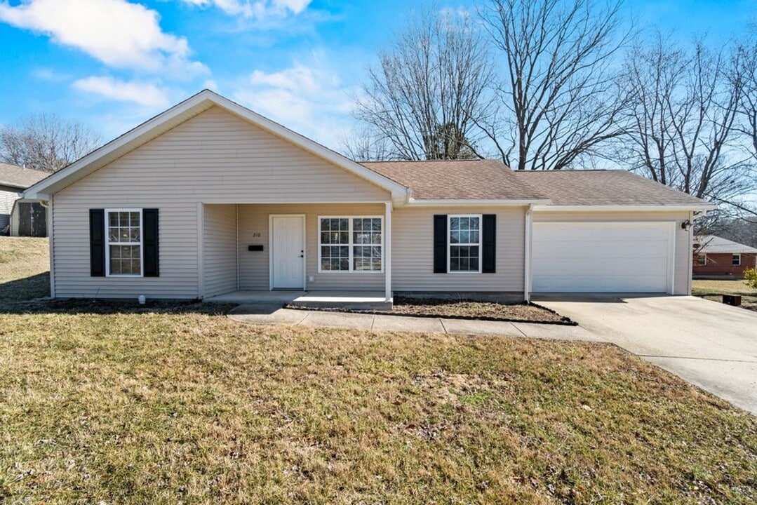 210 Tower Grove Ave in Jackson, MO - Building Photo