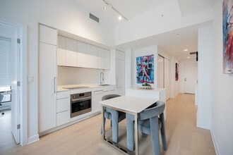 815 Rue de la Montagne in Québec, QC - Building Photo - Building Photo