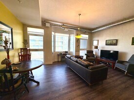 253 Albert St in Waterloo, ON - Building Photo