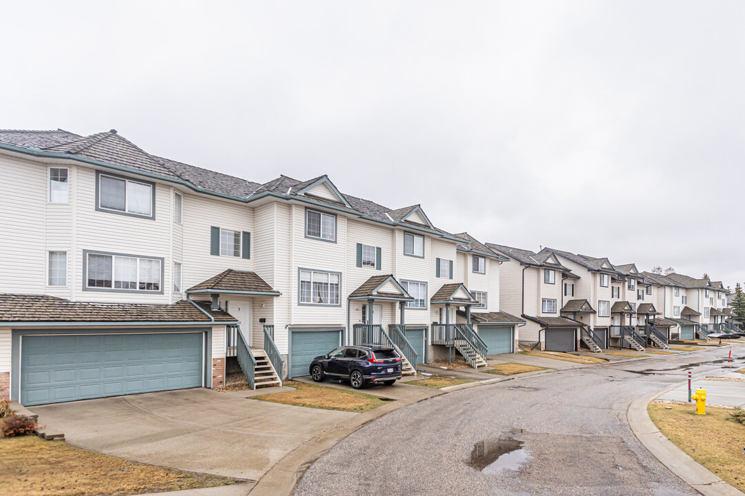 The Edge At Blackburne in Edmonton, AB - Building Photo