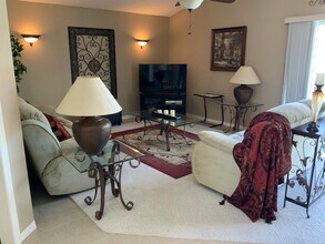 1090 Larkin Rd in Spring Hill, FL - Building Photo - Building Photo