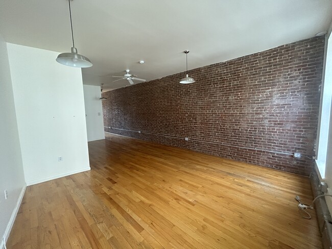 258 E 138th St, Unit 3 in Bronx, NY - Building Photo - Building Photo