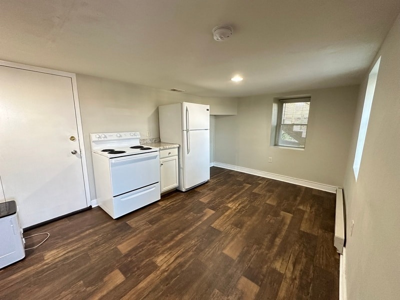 610 E Main St in Ephrata, PA - Building Photo
