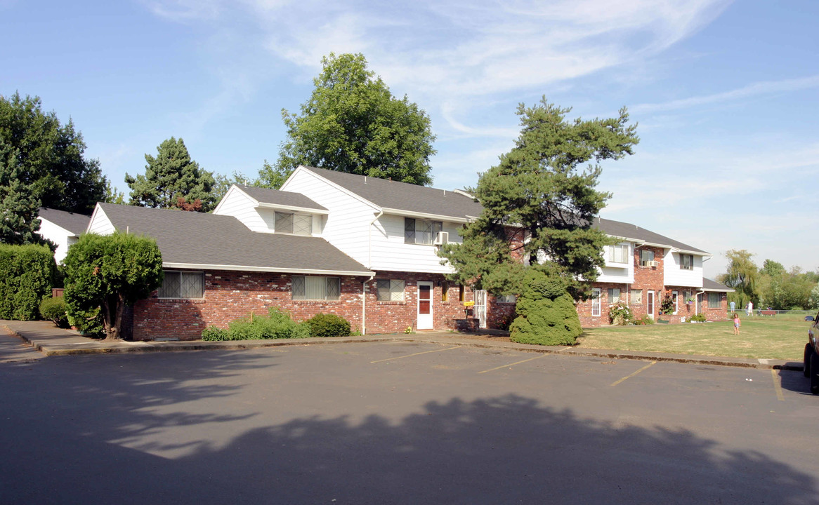 Country Club Estates in Gresham, OR - Building Photo