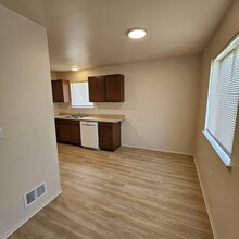 34264 Genereaux St in Harrison Township, MI - Foto de edificio - Building Photo