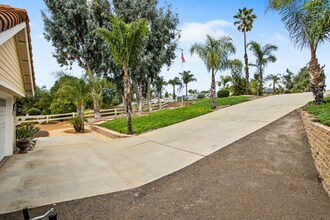 24905 Abalar Way in Ramona, CA - Building Photo - Building Photo