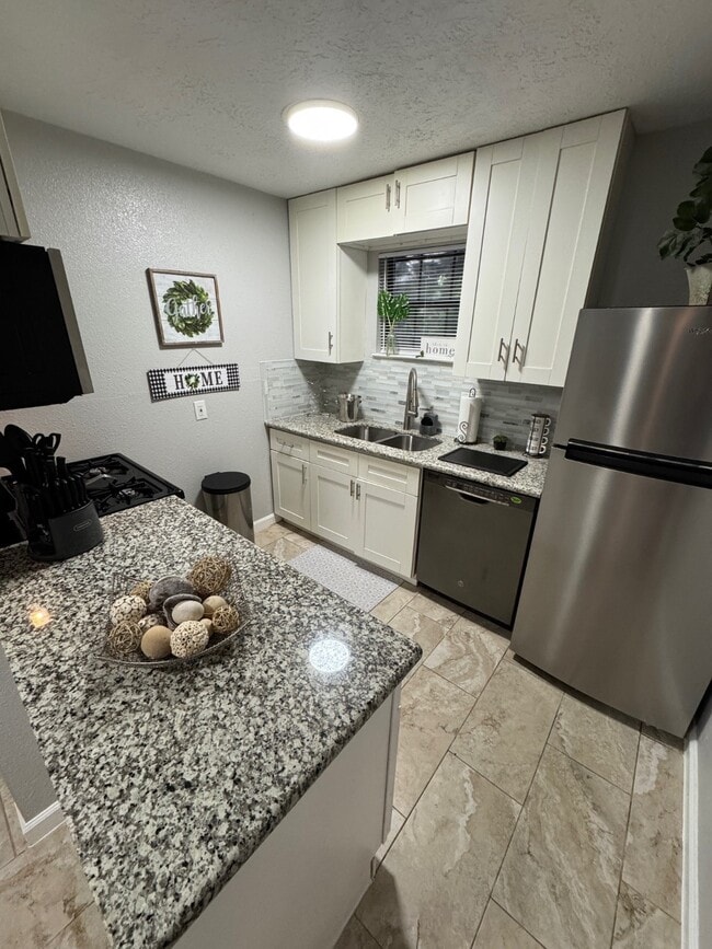 property at 3316 N MacGregor Way