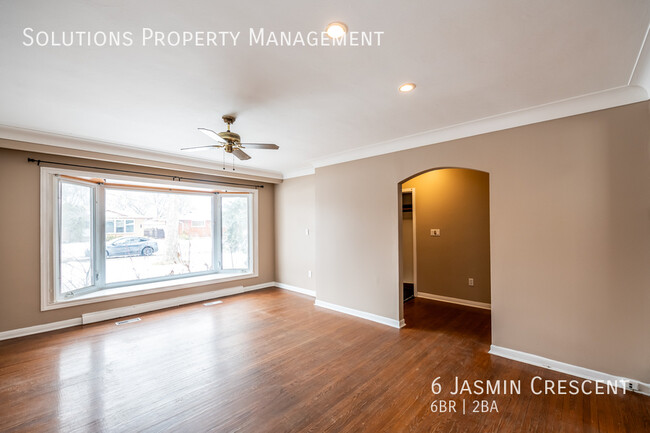 6 Jasmin Crescent in St Catharines, ON - Building Photo - Building Photo