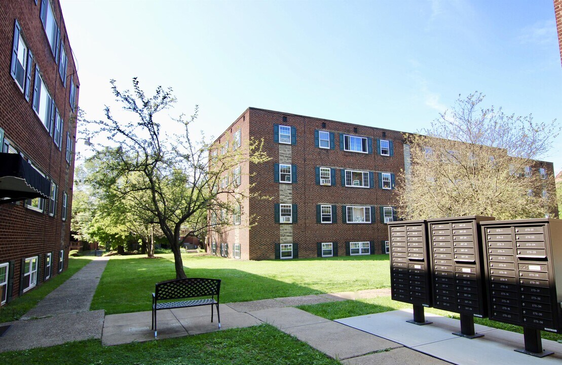 FRIENDSHIP COURT in Pittsburgh, PA - Building Photo