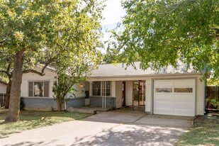 777 Shady Ln in Hurst, TX - Foto de edificio - Building Photo