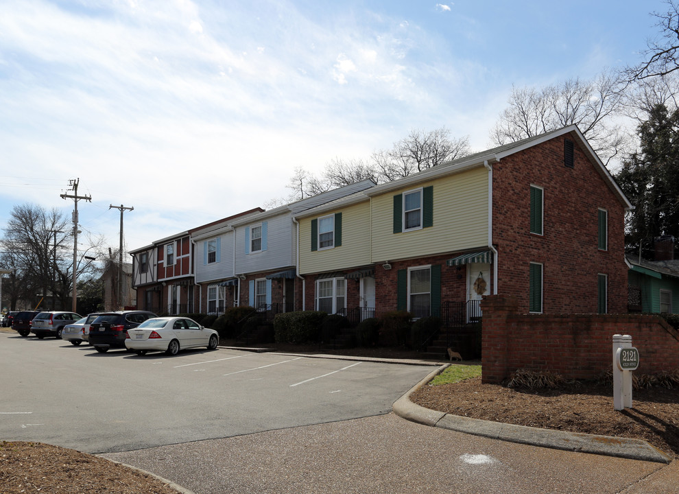 Hillsboro Square in Nashville, TN - Building Photo