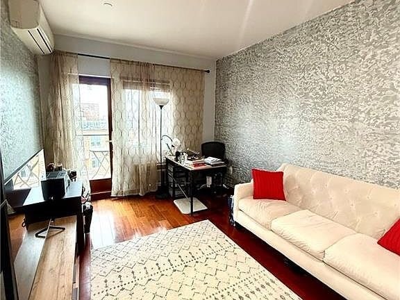 1917 Avenue X, Unit 31 in Brooklyn, NY - Foto de edificio - Building Photo