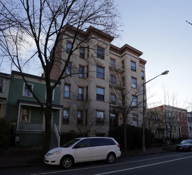 21 6th St NE in Washington, DC - Foto de edificio - Building Photo