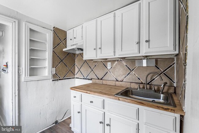 4908 Germantown Ave in Philadelphia, PA - Foto de edificio - Building Photo