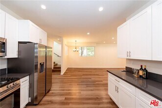 22849 MacFarlane Dr in Los Angeles, CA - Building Photo - Building Photo