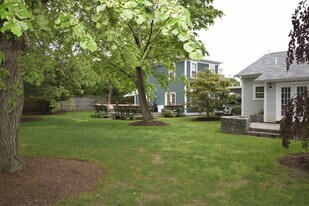 31 Ward Ave in Newport, RI - Building Photo