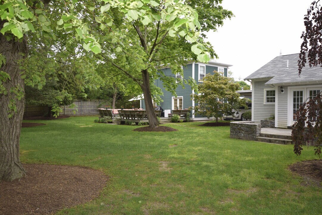 31 Ward Ave in Newport, RI - Building Photo