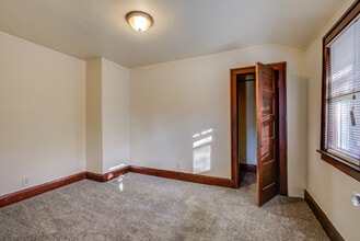 3314 Emerson Ave N, Unit Upper in Minneapolis, MN - Foto de edificio - Building Photo